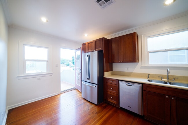 Building Photo - 3318 Madera Ave