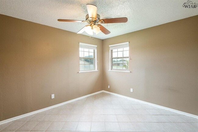 Building Photo - 10 Jo Ann Cir