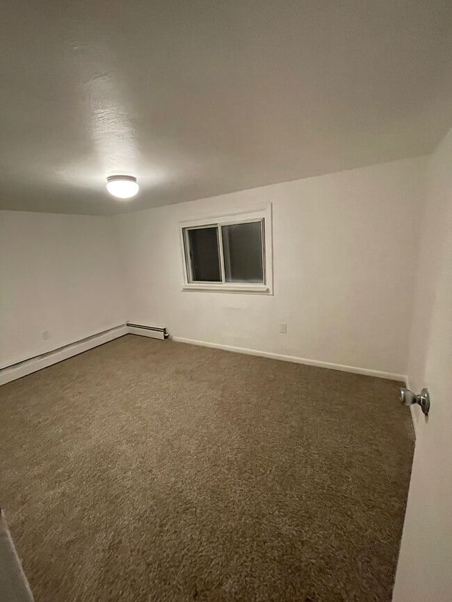 Building Photo - 3 Bedroom Home Fully Updated.