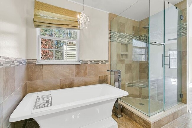 Building Photo - 121 Sully St