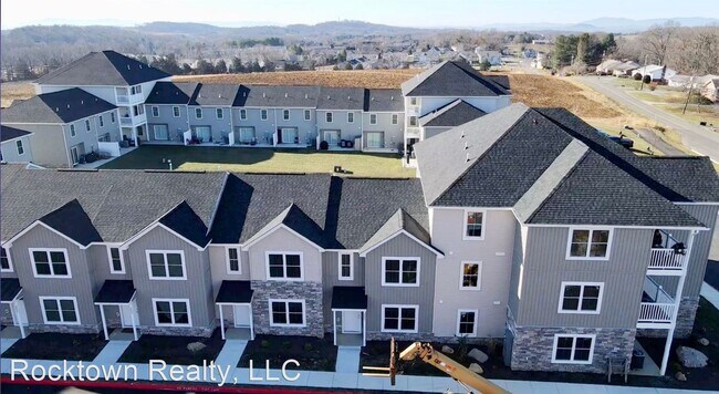 Building Photo - 3 br, 2.5 bath House - 3035 Locust Grove