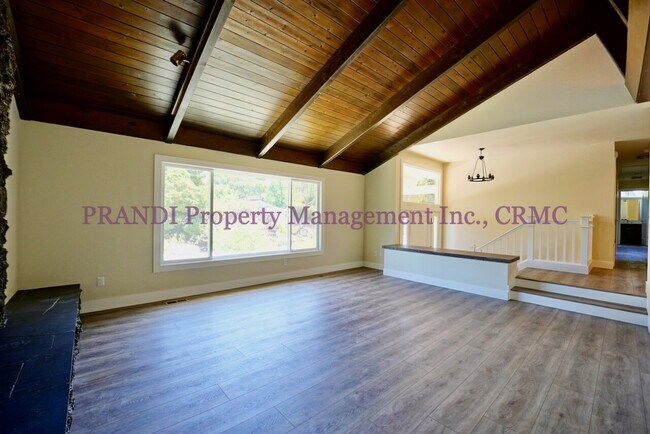 Building Photo - Completely Renovated Large Novato Home in ...