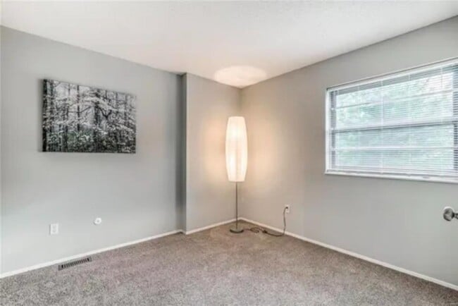 Building Photo - 252 Glandore Dr