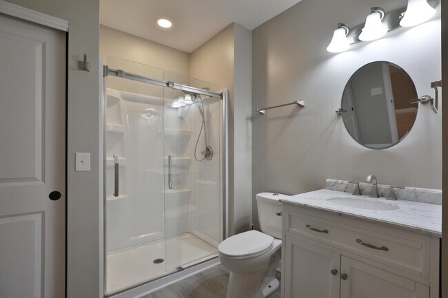 Building Photo - 1412 Leesland Dr