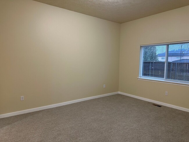 Building Photo - Francis Avenue