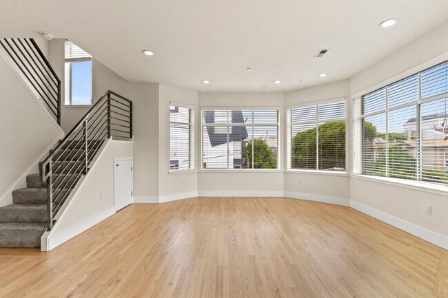 Building Photo - Lovely 2 Bed, 1.5 Bi-Level Hayes Valley Co...