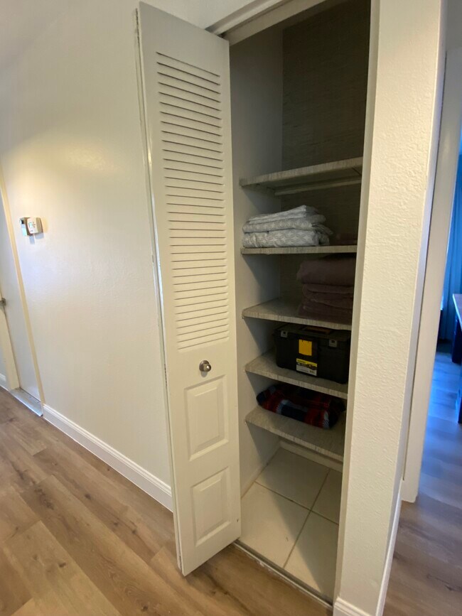 Building Photo - 1781 SE Linpark Ct