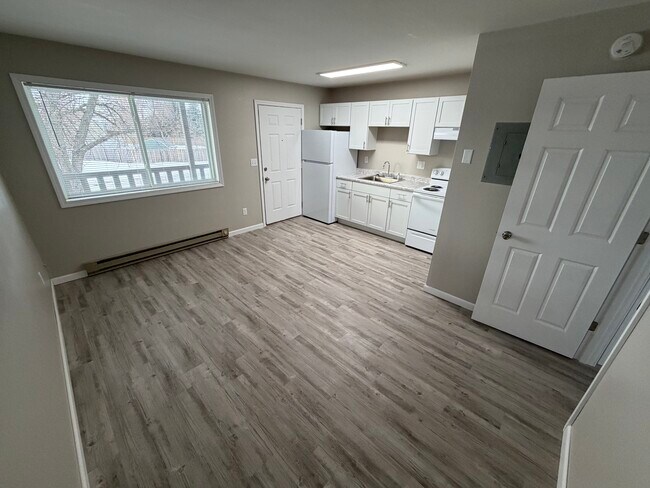 Building Photo - Fairway Court