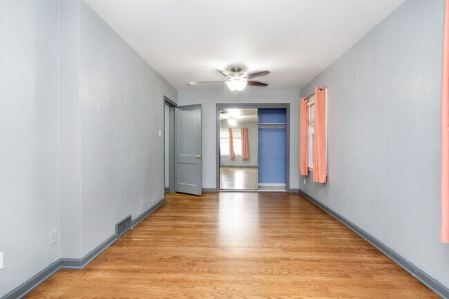 Building Photo - 819 Bertrand St