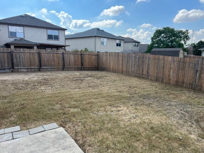 Building Photo - Nice 3 Bedroom Home