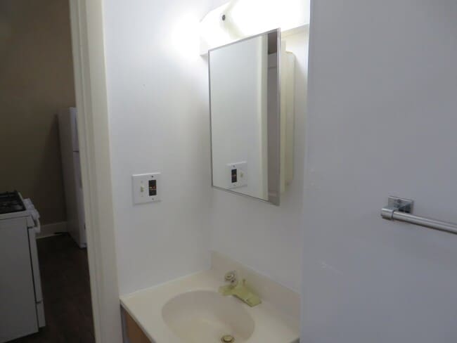 Building Photo - February - One Bedroom Cottage House in the Heart of Downtown (West Central, Downtown)