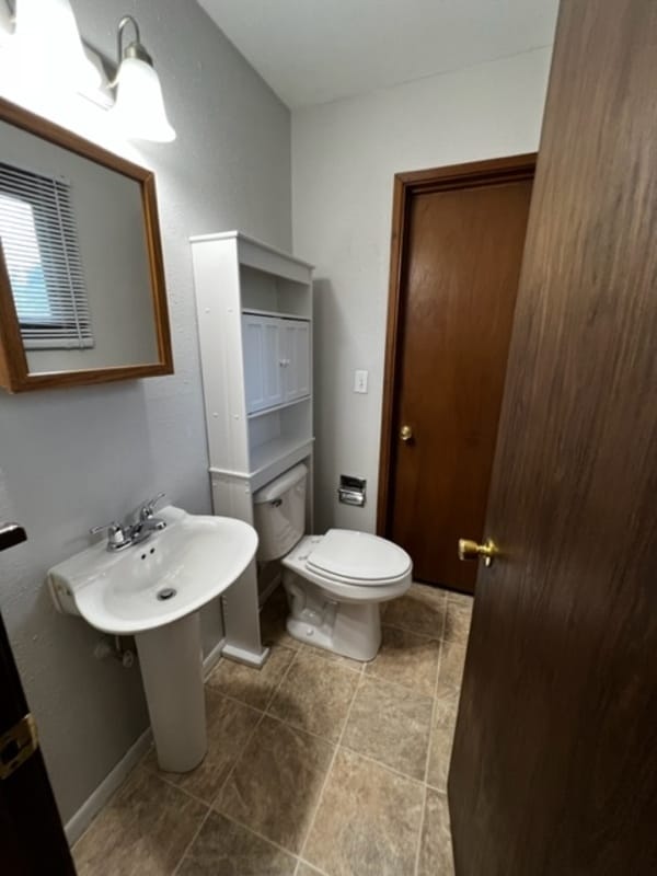 Building Photo - 4442 Rushmore Dr NE