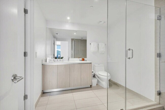Building Photo - 4010 S Ocean Dr