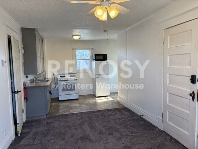 Building Photo - Available now - Spacious 1 Bedroom 1 Bath Upper Level Duplex in South Saint Paul
