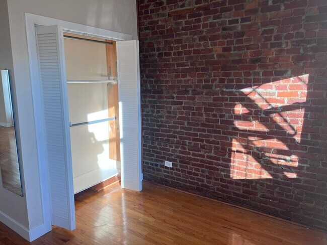 Building Photo - 169 Sackett St