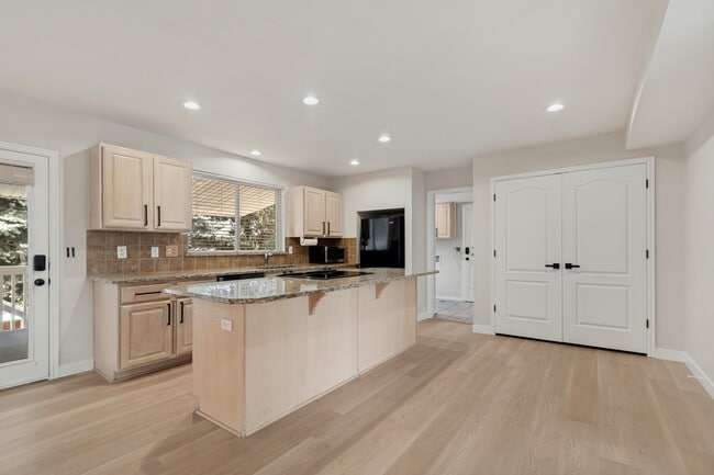Building Photo - 11390 Mariposa Way