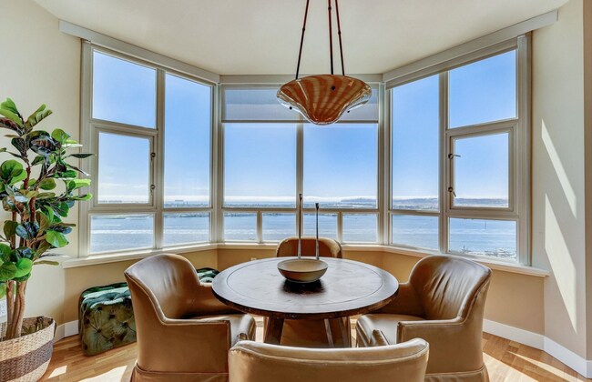 Building Photo - 700 W Harbor Dr