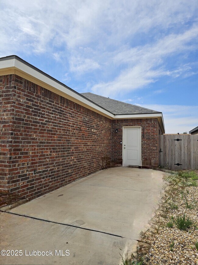Primary Photo - 5537 Itasca St