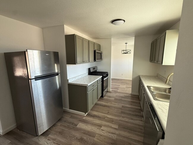 Building Photo - Beautiful fully remodeled 3 bedroom