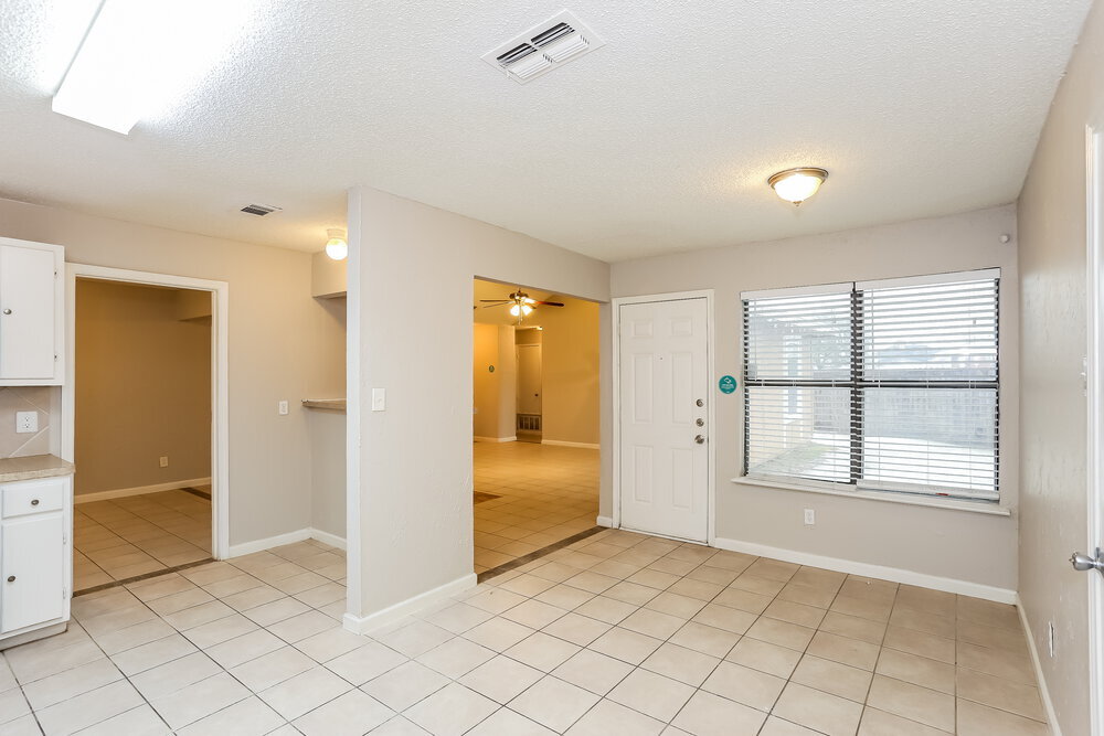 Building Photo - 1365 Roan Dr