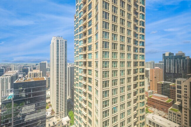 Building Photo - 30 E Huron St