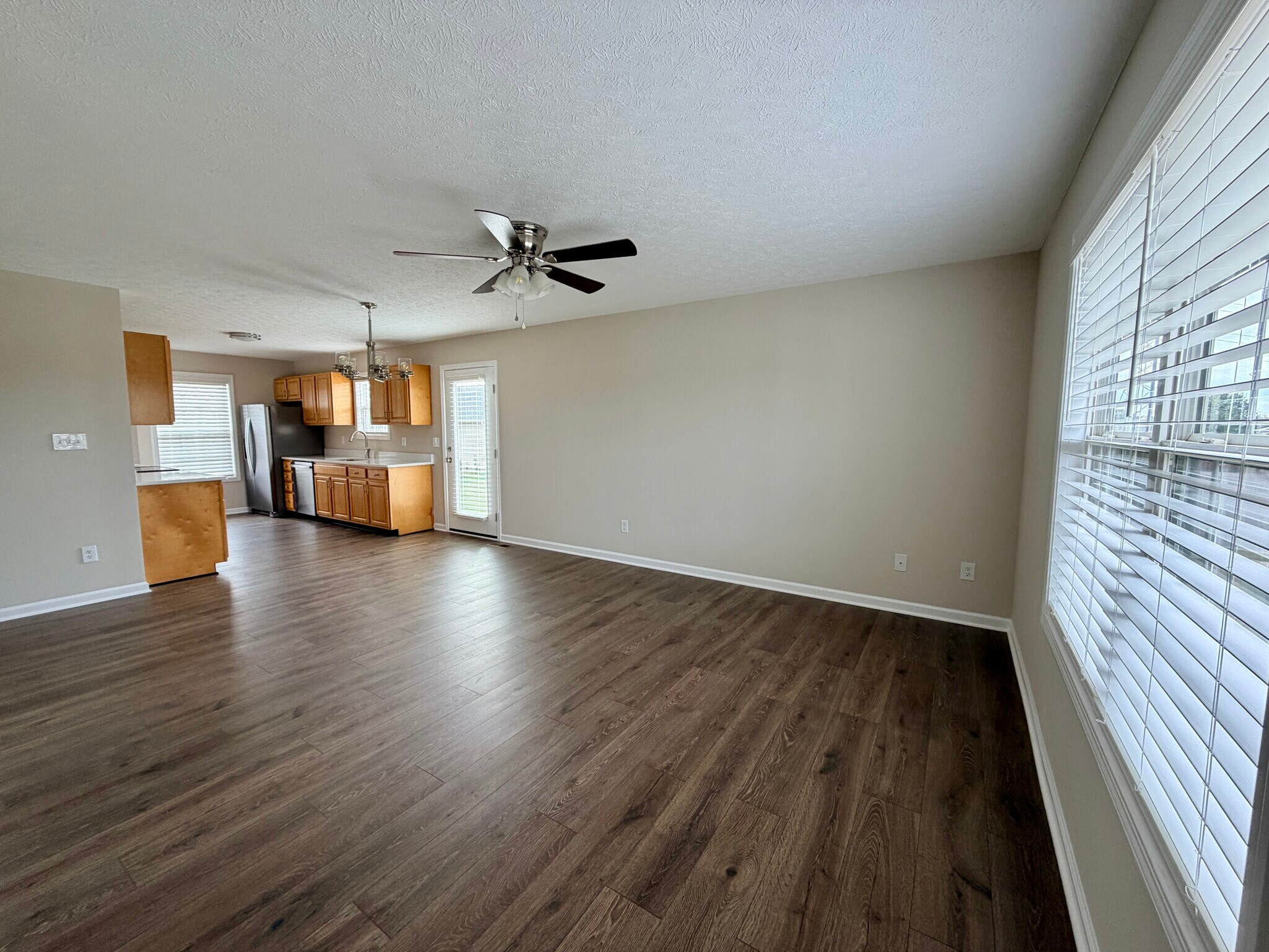 Building Photo - 319 Sandy Ct