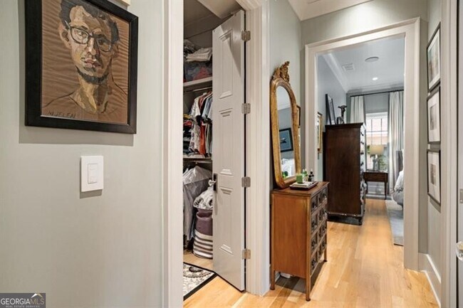 Building Photo - 407 8th St NE