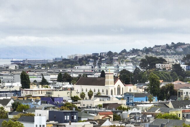 Building Photo - 1076 S Van Ness Ave