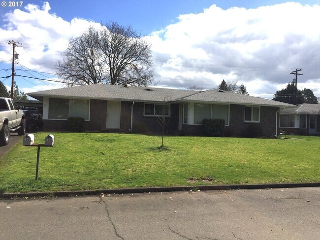Primary Photo - 307 N Garrison Rd