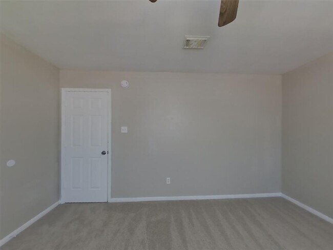 Building Photo - 3607 Lakeaires Ln