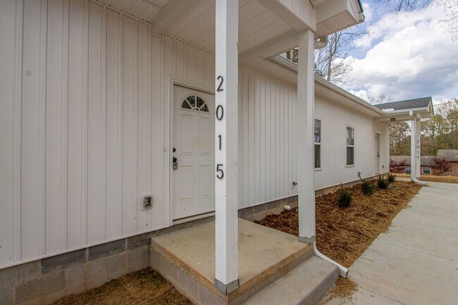 Building Photo - 2015-2017 Scotty Ct