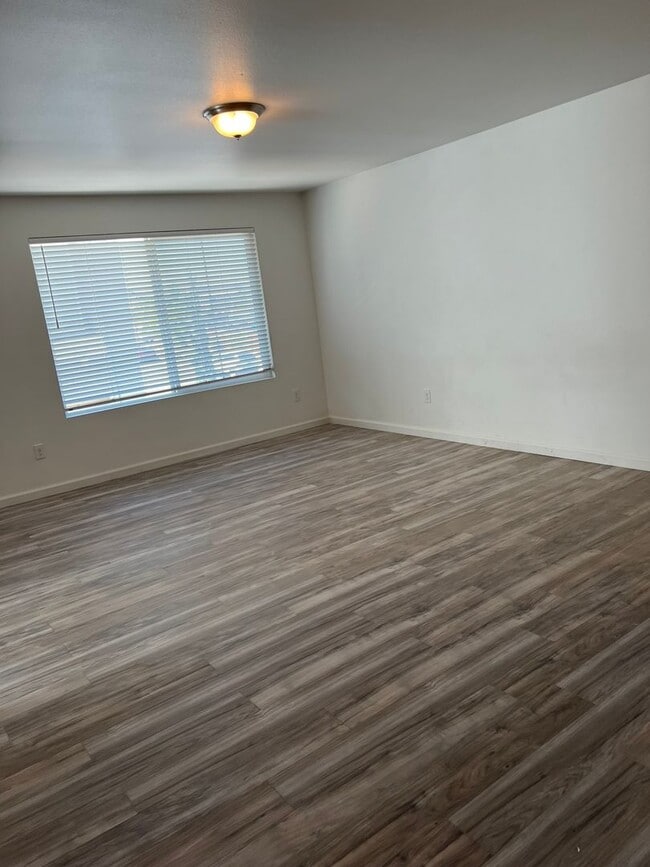 Building Photo - $2395.00 - NEW FLOORING UPSTAIRS - STAINLE...