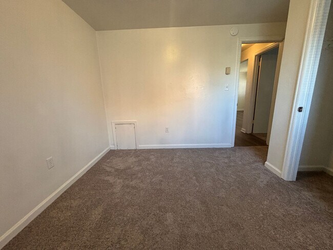 Building Photo - Idlewild Property