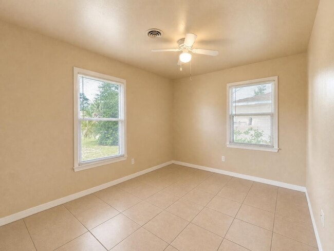 Building Photo - 203 Loizos Dr NW