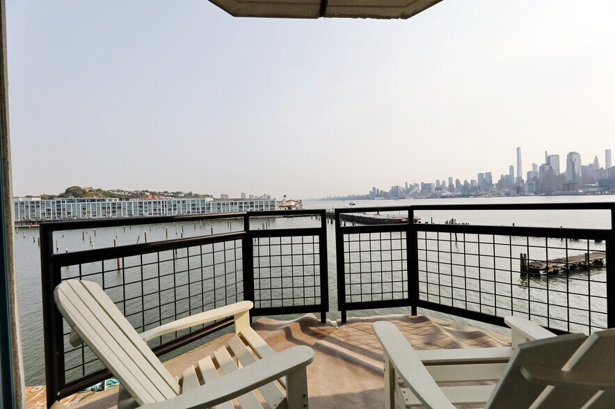 Building Photo - 600 Harbor