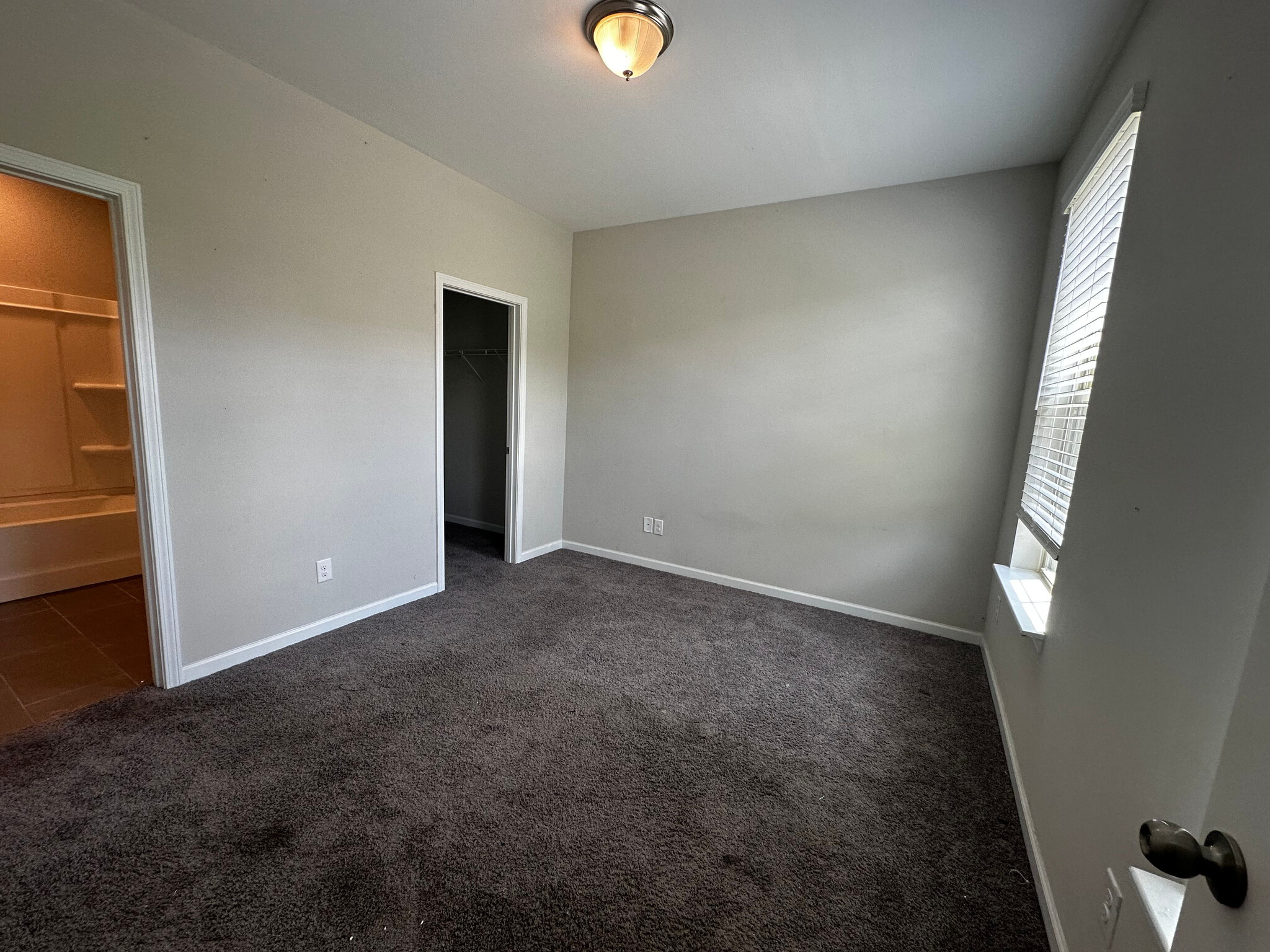 Building Photo - Room in Townhome on Whitby Moore St