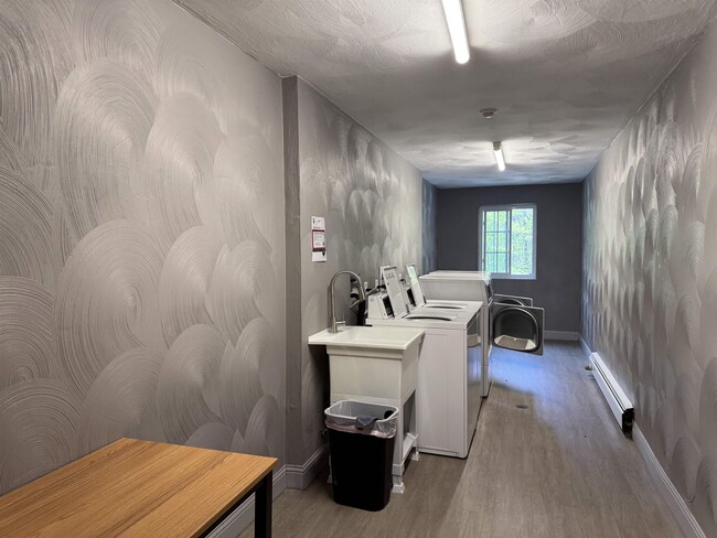 Building Photo - 383 Huse Rd