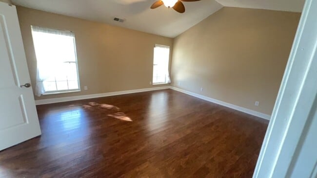 Building Photo - LIVE THE GOOD LIFE at this wonderful ranch...