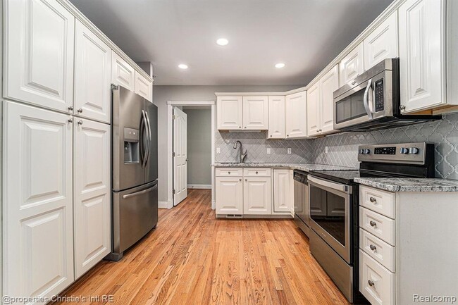 Building Photo - 1630 Normandy Rd