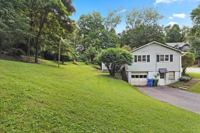 Building Photo - West Asheville House
