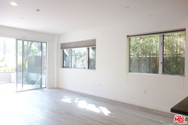 Building Photo - 6001 Carlton Way