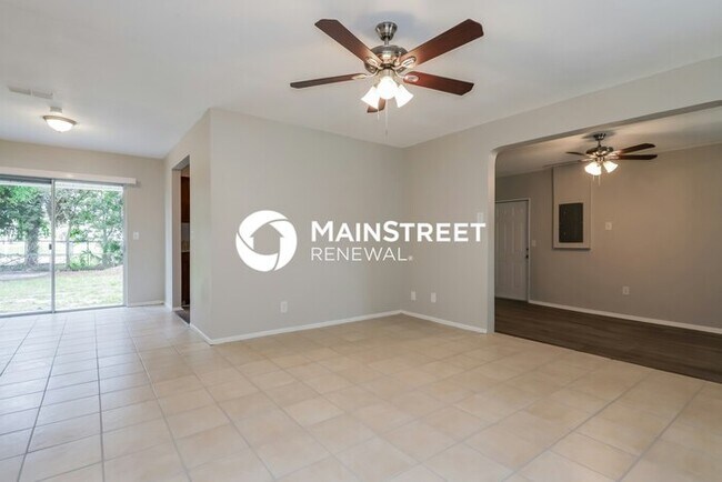 Building Photo - 3 Bedroom Pet-Friendly Home in Saint Petersburg, FL with Main Street Renewal