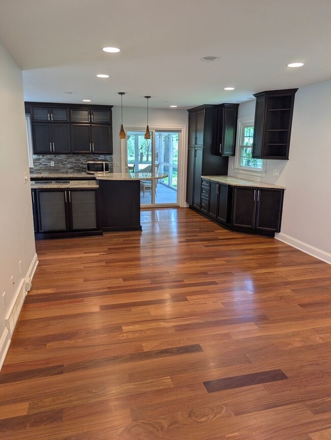 Building Photo - BAY VILLAGE RENTAL HOME 4 BEDROOMS