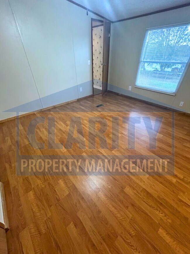 Building Photo - Three bedroom single level home!