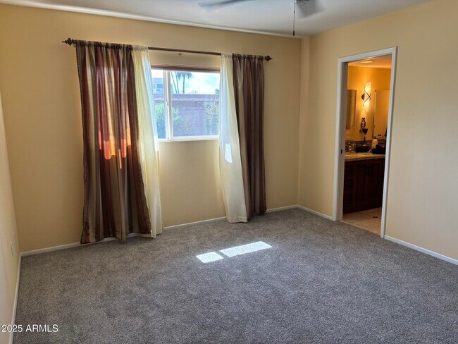 Building Photo - 3625 E Garden Dr