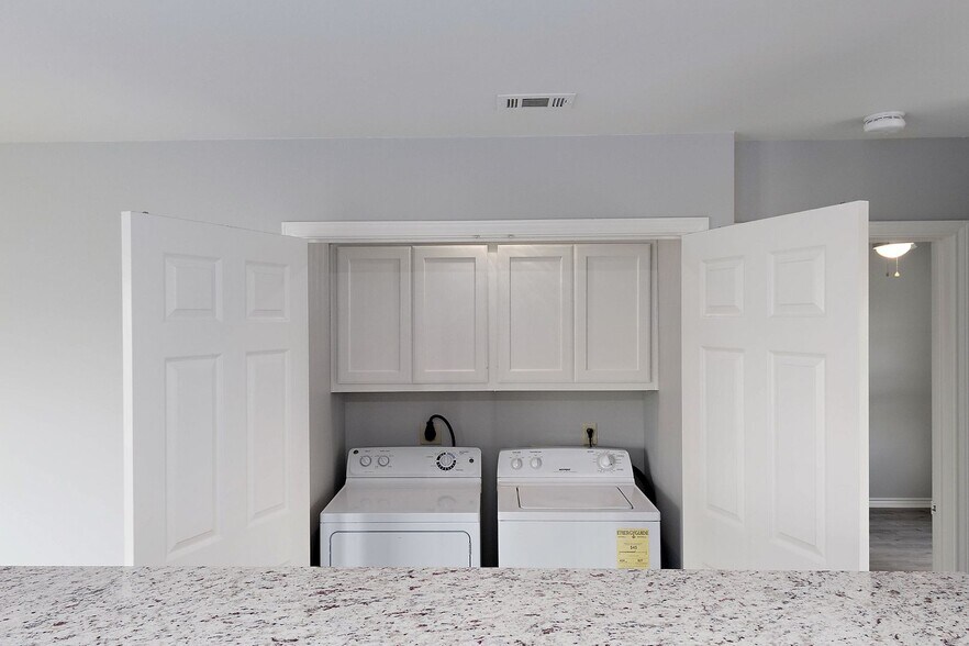 Building Photo - College Station home with stalls and arena on site!