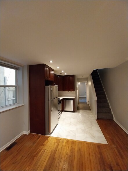 Building Photo - 914 E Passyunk Ave