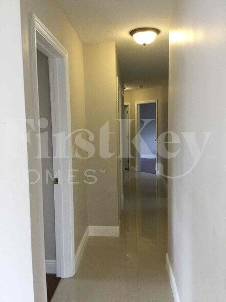 Building Photo - 1785 SW 43rd Ave