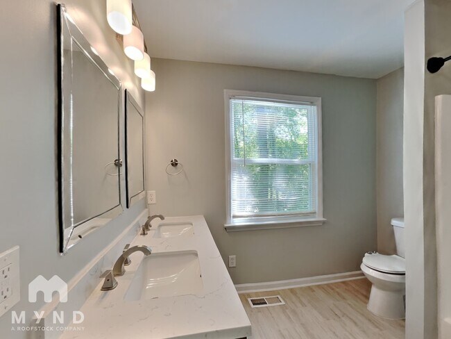 Building Photo - 5613 Deerborn Dr