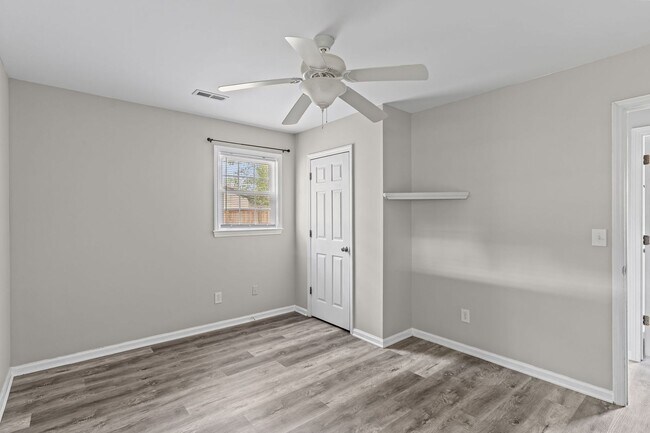 Building Photo - Pet-Friendly | Large Fenced Yard in North Wilmington